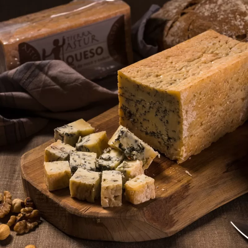 QUESO AZUL DE VACA Y CABRA EN BARRA (1 KG. APROX.) Tierra Astur - Imagen 4